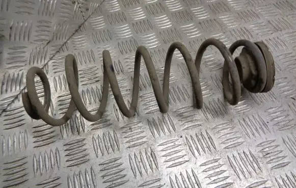Volkswagen Polo IV 9N3 Rear coil spring