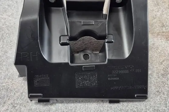Volvo XC60 Fender mounting bracket 32216698