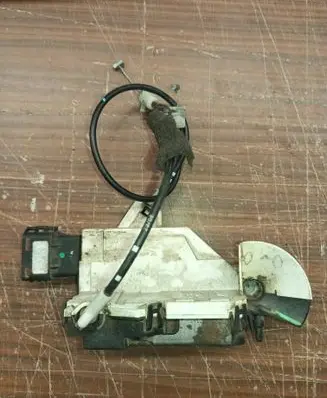 Peugeot Partner Rear door lock 828418