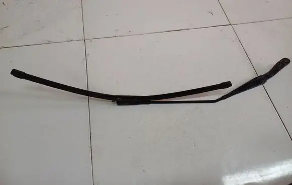 Mercedes-Benz B W245 Front wiper blade arm A1698200140