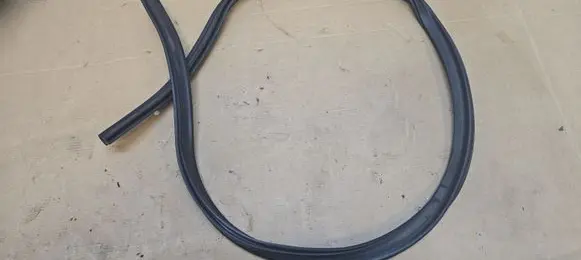 Volkswagen PASSAT B6 Engine compartment rubber 3C0823723
