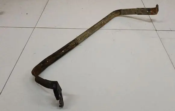 Mazda 3 I Fuel tank mounting bracket 