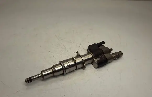 BMW X5 E70 Fuel injector 13537585261 13538616079 13537565138
