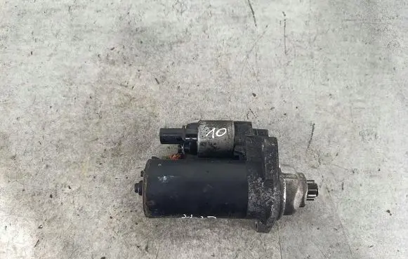 Volkswagen Golf V Starter motor 0001123018BOSCH