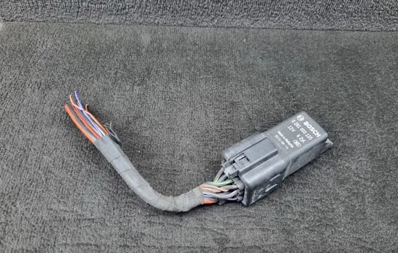 Audi Q7 4M Glow plug pre-heat relay 4M0907282A 0281003125