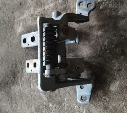 BMW 5 E60 E61 Loading door upper hinge 7061383