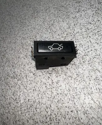 Tailgate opening switch