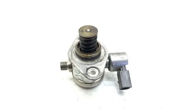 BMW X5 E70 Fuel injection high pressure pump 7595339 2001538109
