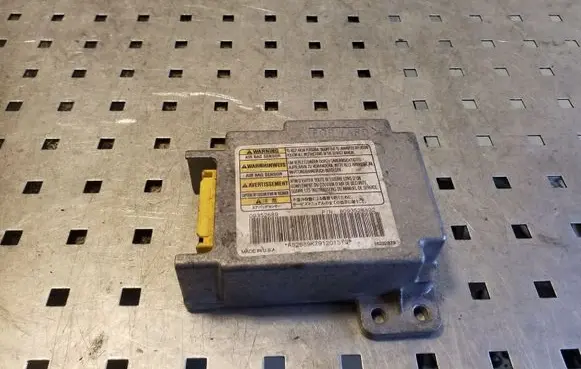 Opel Frontera B Airbag control unit/module 8093526892