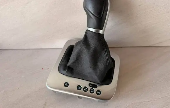 Seat Alhambra (Mk2) Gear lever shifter trim leather/knob 7N1713203C