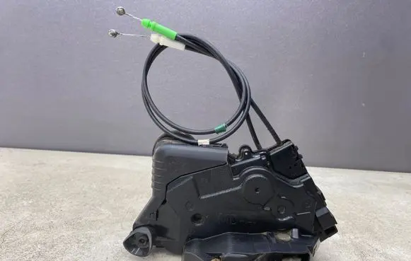 Toyota Prius (XW20) Front door lock 