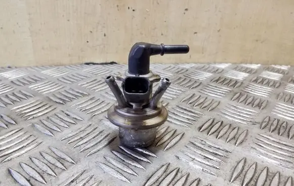 BMW 7 F01 F02 F03 F04 AdBlue injector 8579894 0444025029