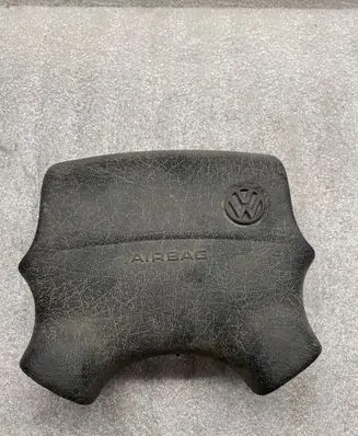 Volkswagen Polo Steering wheel airbag 3A0880201B