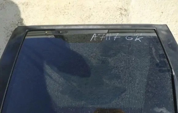 Nissan X-Trail T30 Rear door window glass