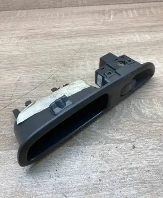 Volvo V70 Electric window control switch 9472275 01W351