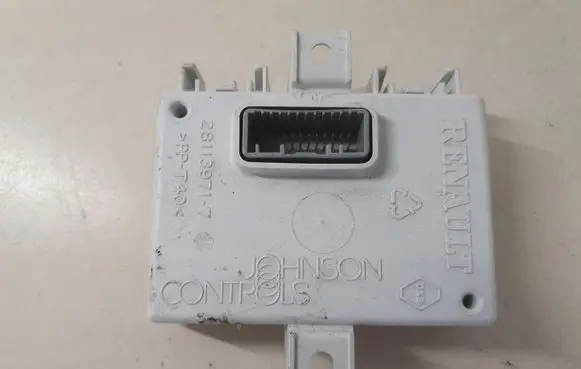 Renault Clio III GPS navigation control unit/module 280380655R