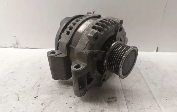 Toyota Corolla Verso AR10 Generator/alternator 270600G011 1042104521