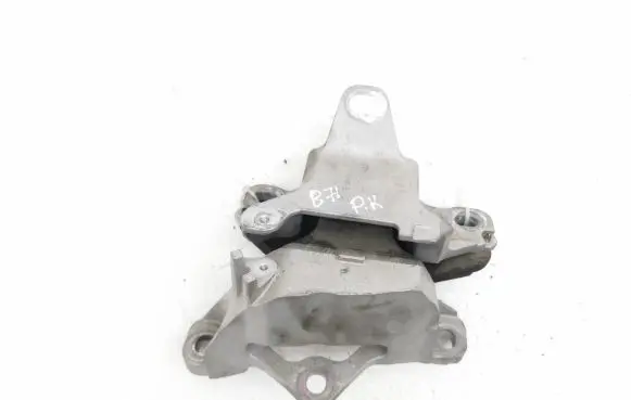 Mazda CX-30 Engine mount bracket