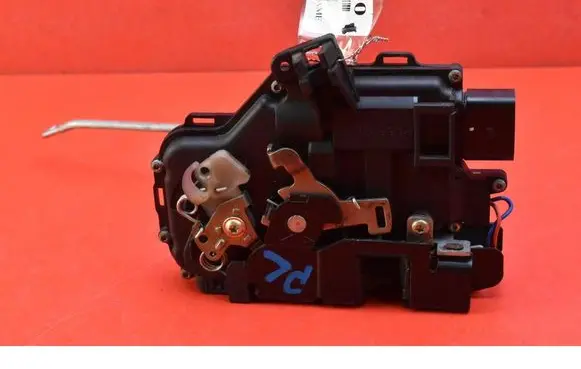Audi A4 S4 B6 8E 8H Front door lock 4B1837015G