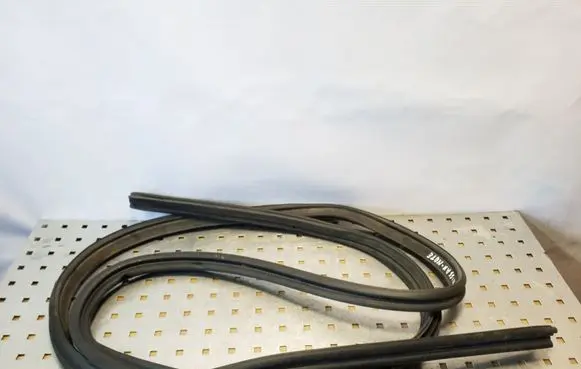Nissan Note (E11) Loading door rubber seal (on body) 