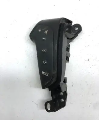 Toyota Avensis T250 Steering wheel buttons/switches 75B070