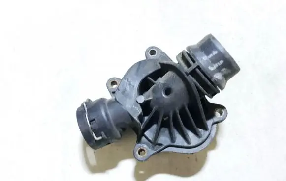 BMW 5 E39 Engine coolant pipe/hose