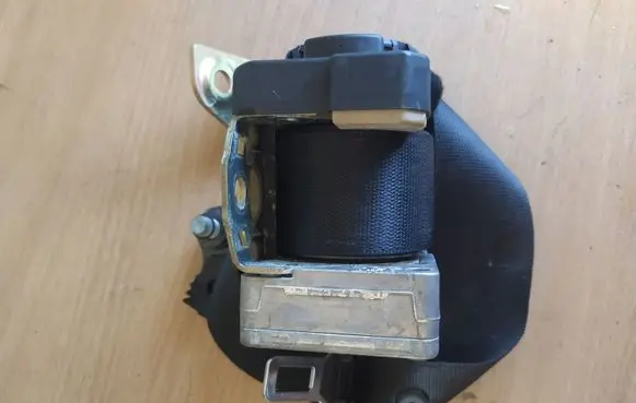 Mercedes-Benz S W220 Front seatbelt 33015929F