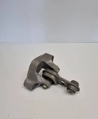 Nissan Qashqai Engine mounting bracket 038172