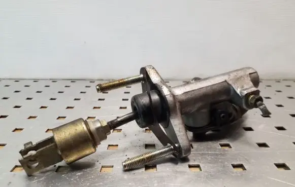 Toyota RAV 4 (XA20) Clutch master cylinder 3145416010