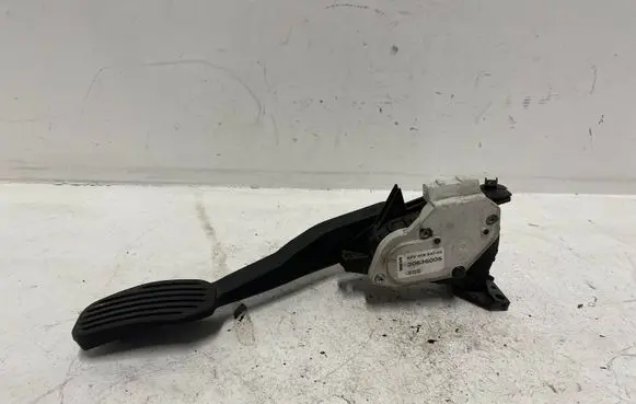 Volvo V70 Accelerator throttle pedal 30636005 6PV00853702
