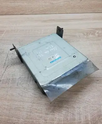 Mazda 323 F Engine control unit/module ECU E2T84986M Z5735R1