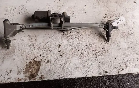 BMW 1 E81 E87 Front wiper linkage 