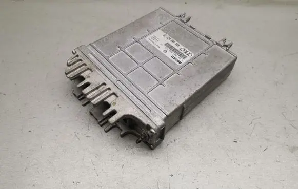 Audi A4 S4 B5 8D Engine control unit/module 028906021CE 0281001425 0281001426