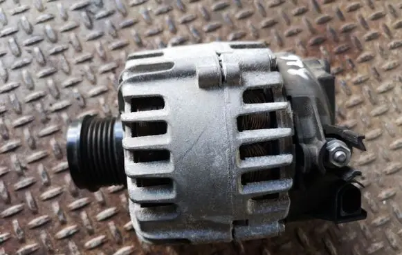 Volvo V40 Generator/alternator 31419219 215008392 TG15C214