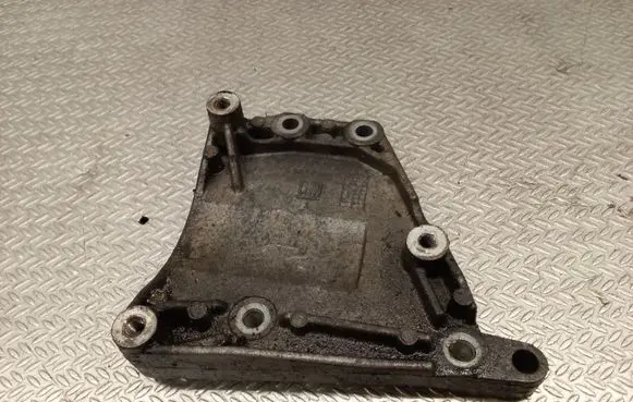 Opel Meriva A Generator/alternator bracket 55567925