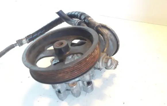 Toyota Avensis T250 Power steering pump U12