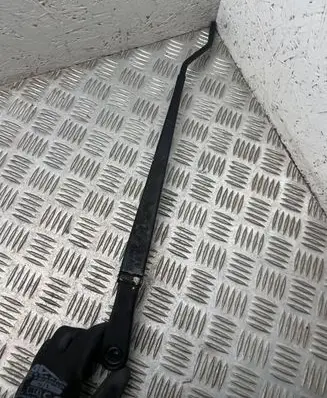 Jeep Grand Cherokee (WK) Front wiper blade arm 1726