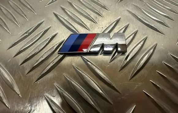 BMW 5 F10 F11 Fender model badge letters 8058881