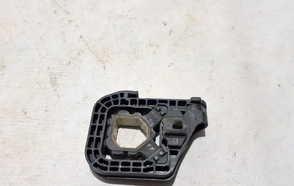 BMW i5 G60 Radiator mount bracket 5A18813