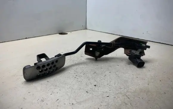 Nissan X-Trail T30 Accelerator throttle pedal 18919AM810