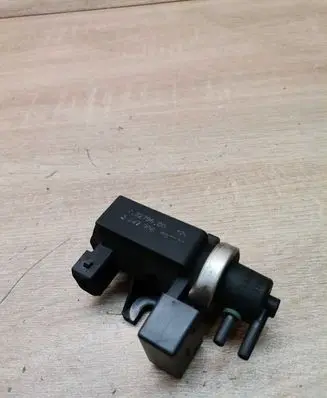 BMW 5 E39 Vacuum valve 2247906 72279600