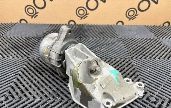 Porsche Panamera (970) Engine mount bracket 9483750574