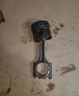 Volvo S60 Piston with connecting rod