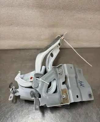 Engine bonnet/hood hinges