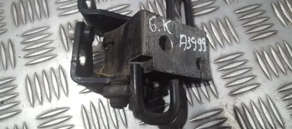 Volkswagen Jetta V Rear door lower hinge