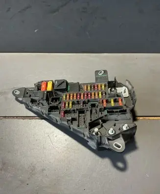 BMW 5 E60 E61 Fuse module 6906588 90658807