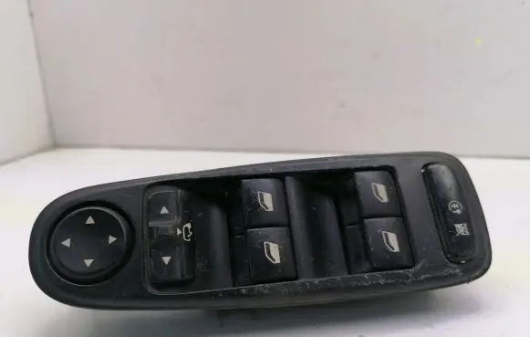 Citroen C4 I Picasso Electric window control switch 96639383ZD 11659