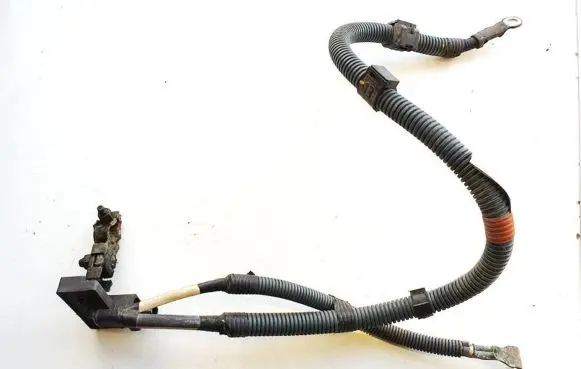 Toyota RAV 4 (XA30) Positive cable (battery) 2885028040 28850-28040