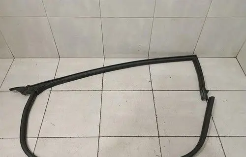 Ferrari FF Front door rubber seal 82213000