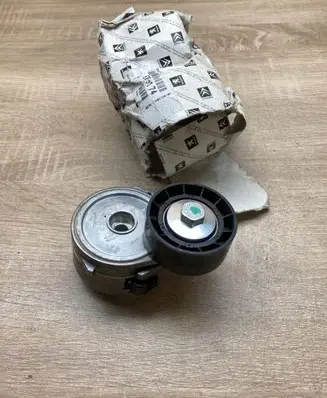 Citroen C4 I Belt tensioner pulley 575174 9653522780